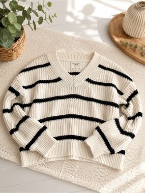 Abercrombie & Fitch Chunky Knit Striped Sweater White Black Small